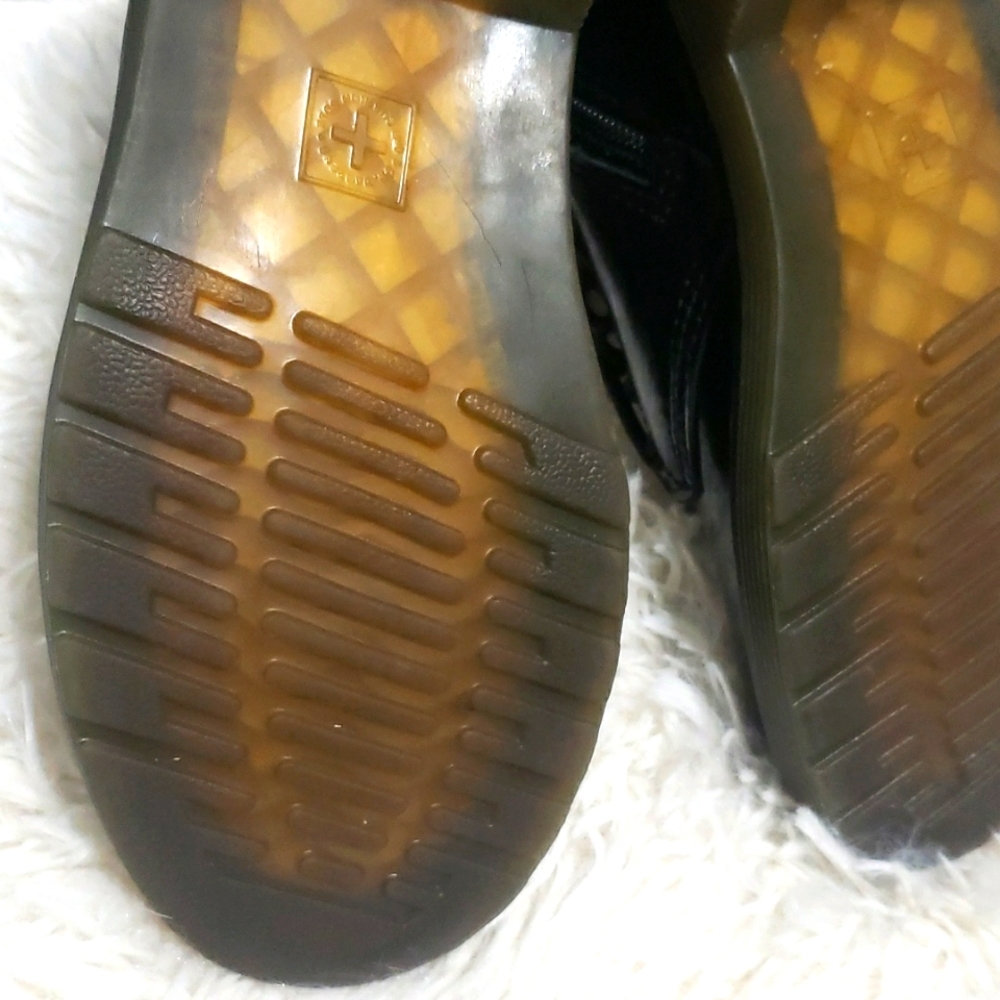 Dr. Marten's Leather Black Boot - Picture 5 of 6